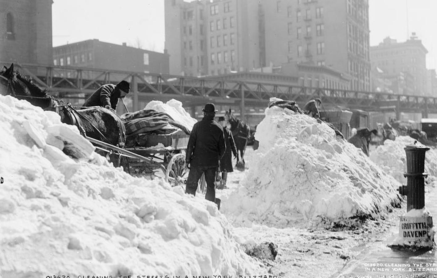 cars-entombed-in-ice-spring-blizzards-sweep-southern-california-crop