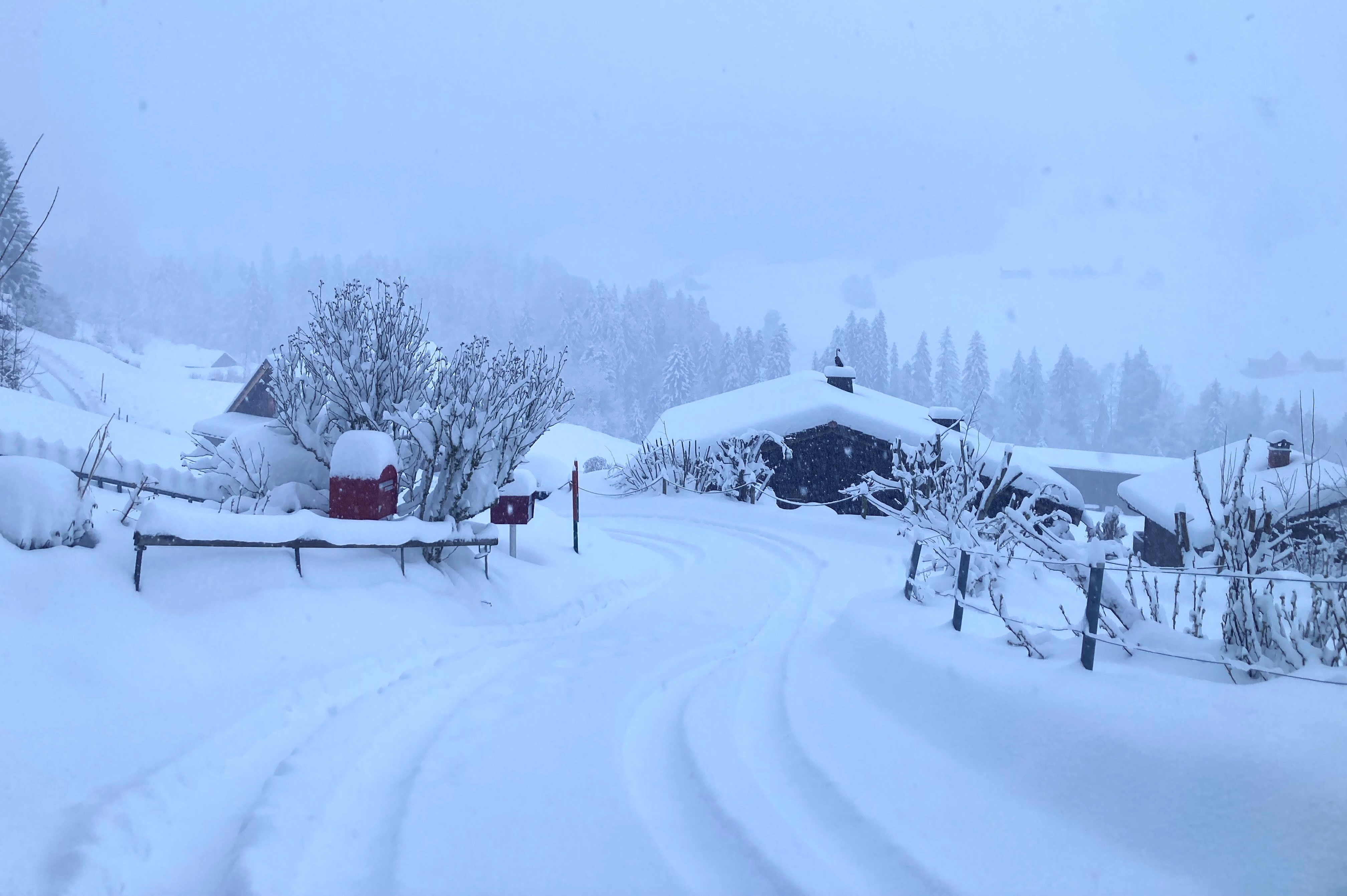 Late-March Snow Buries The Alps As Winter Spreads South; Polar Vortex Reloads, Targets North America; + CME Delay, Minor Storm Risk As Artemis II Cleared For Launch